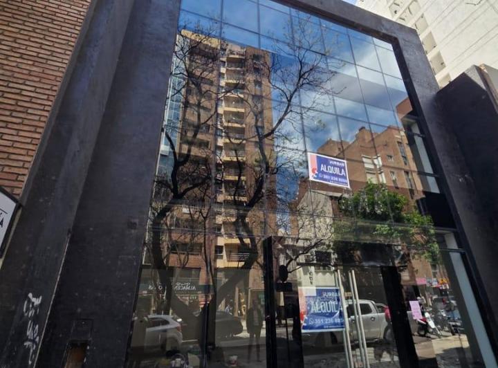 Local comercial · 210m² · 1 Ambiente