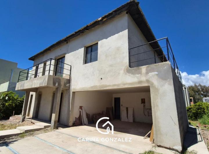 Casa · 308m² · 7 Ambientes · 2 Cocheras