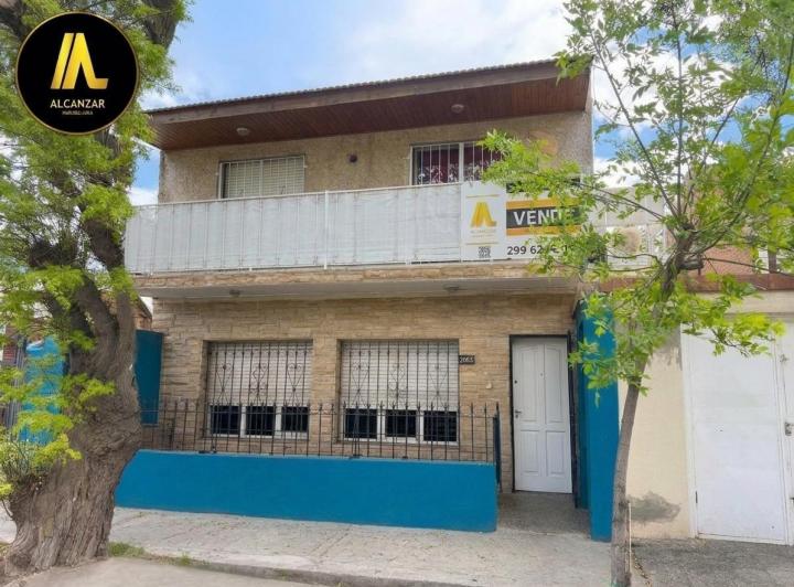 Casa · 211m² · 10 Ambientes · 2 Cocheras