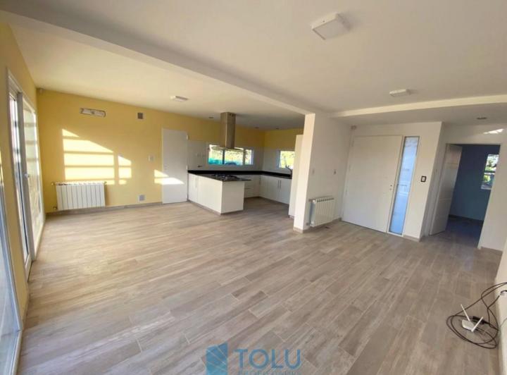 Casa · 132m² · 6 Ambientes · 2 Cocheras