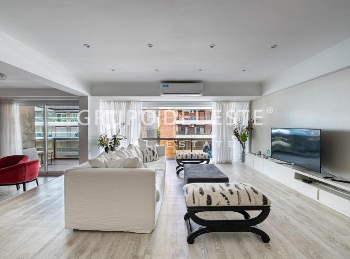 Departamento · 222m² · 4 Ambientes · 2 Cocheras