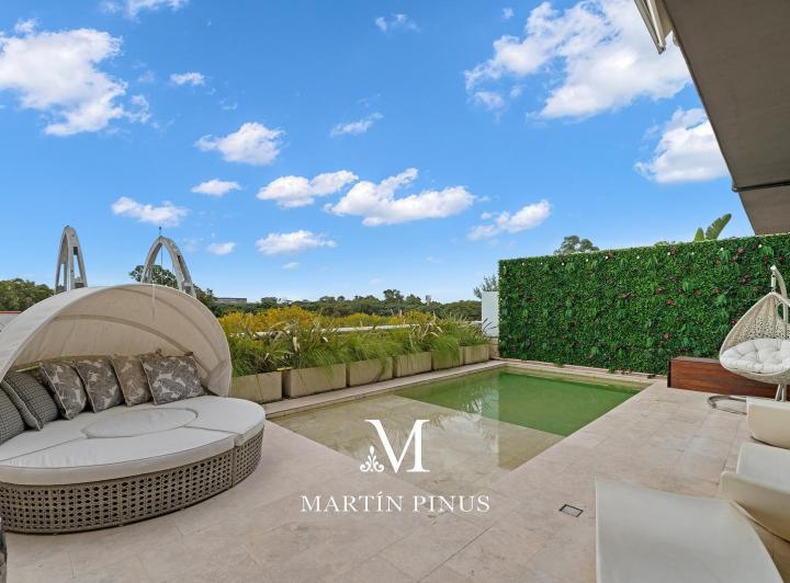 Casa · 450m² · 6 Ambientes · 4 Cocheras