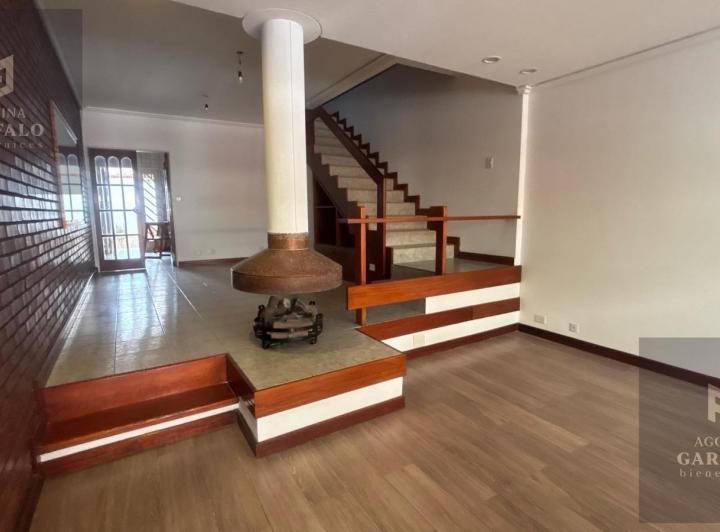 Casa · 187m² · 5 Ambientes · 2 Cocheras