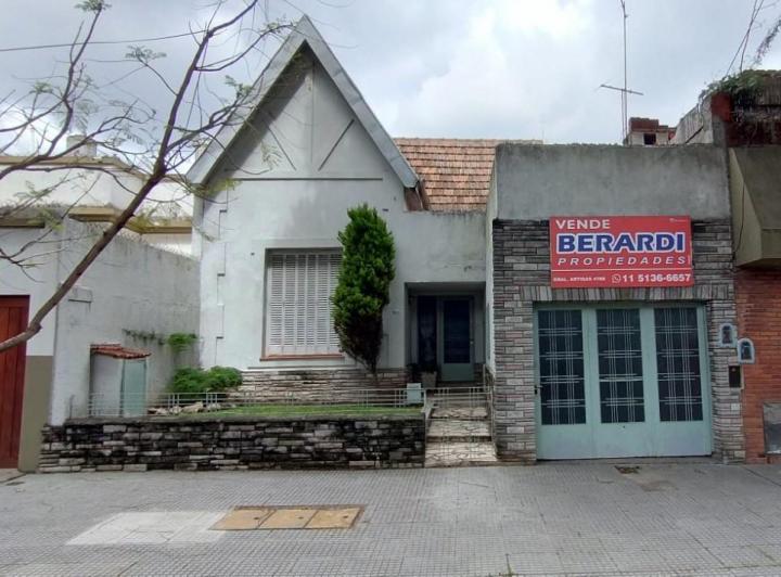 Casa · 130m² · 3 Ambientes · 1 Cochera