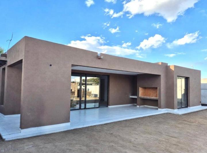 Casa · 225m² · 5 Ambientes · 2 Cocheras