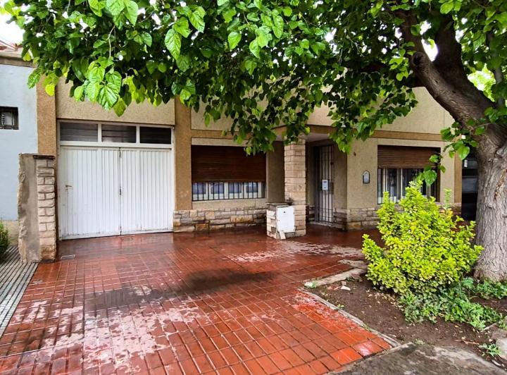 Casa · 150m² · 2 Dormitorios · 1 Cochera