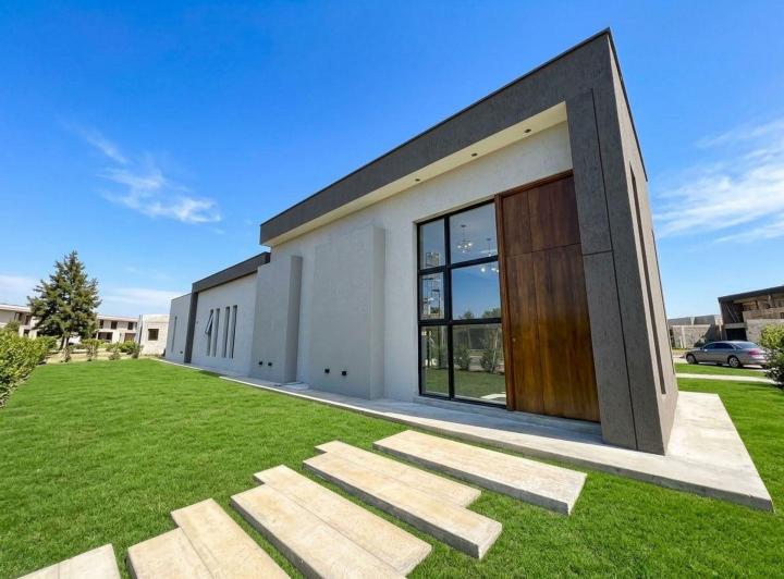 Casa · 163m² · 4 Ambientes · 2 Cocheras