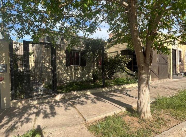 Casa · 95m² · 3 Ambientes · 2 Cocheras