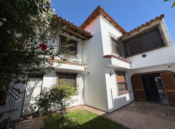 Casa · 248m² · 4 Ambientes · 2 Cocheras