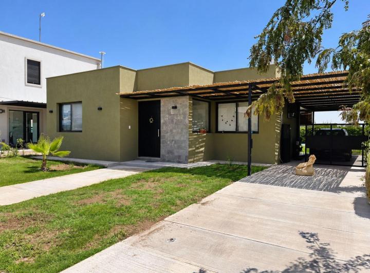 Bóveda, nicho o parcela · 150m² · 6 Ambientes · 2 Cocheras