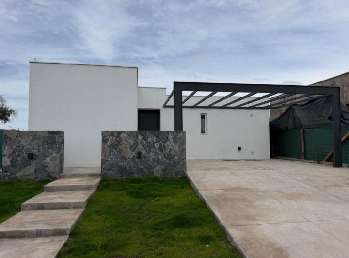 Casa · 122m² · 7 Ambientes · 2 Cocheras