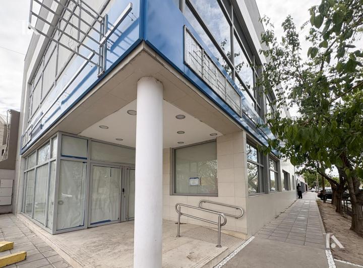 Local comercial · 475m²