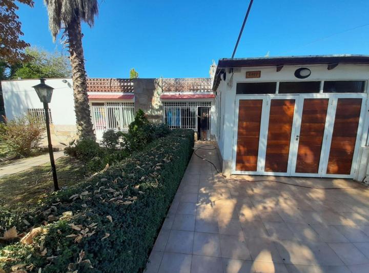 Casa · 100m² · 3 Ambientes · 2 Cocheras