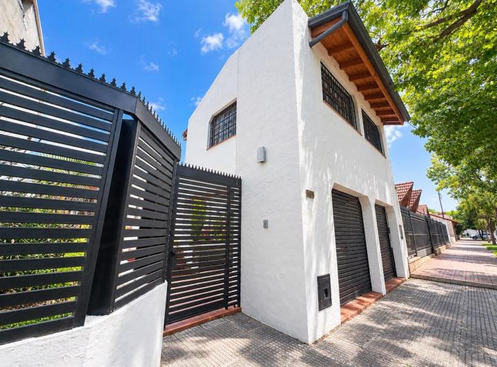 Casa · 246m² · 6 Ambientes · 2 Cocheras