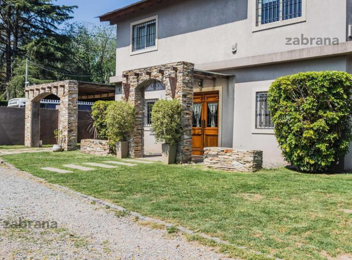Casa · 269m² · 3 Dormitorios · 2 Cocheras