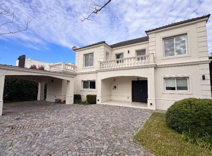 Casa · 335m² · 4 Ambientes