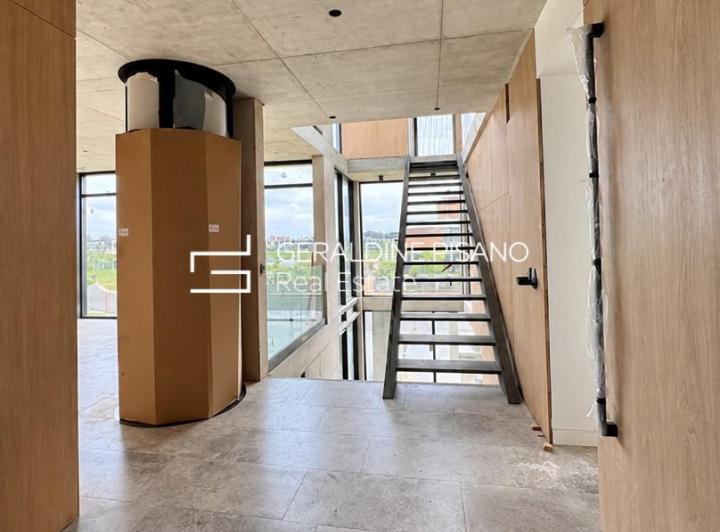 Casa · 530m² · 8 Ambientes · 2 Cocheras