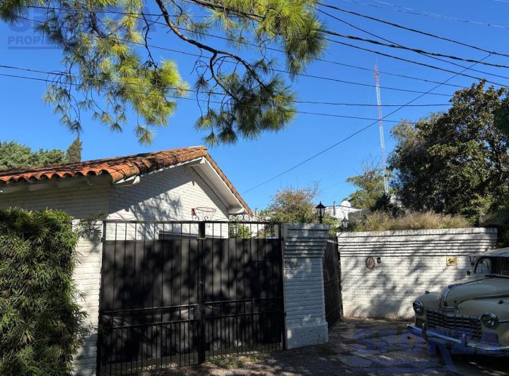 Casa · 200m² · 4 Ambientes · 2 Cocheras