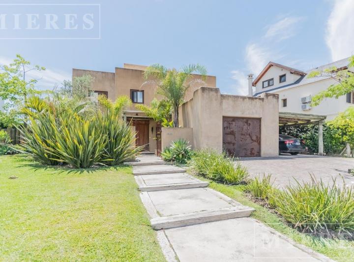 Casa · 264m² · 5 Ambientes · 6 Cocheras