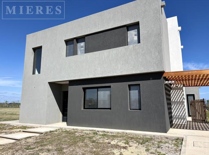 Casa · 165m² · 5 Ambientes