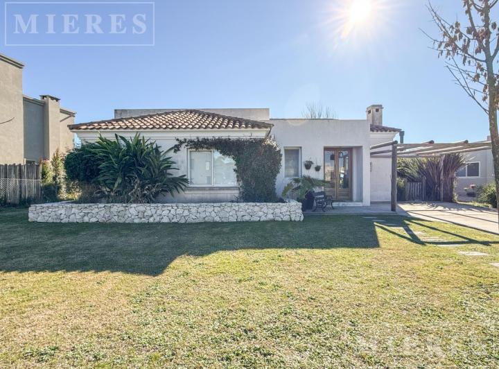 Casa · 173m² · 5 Ambientes · 2 Cocheras
