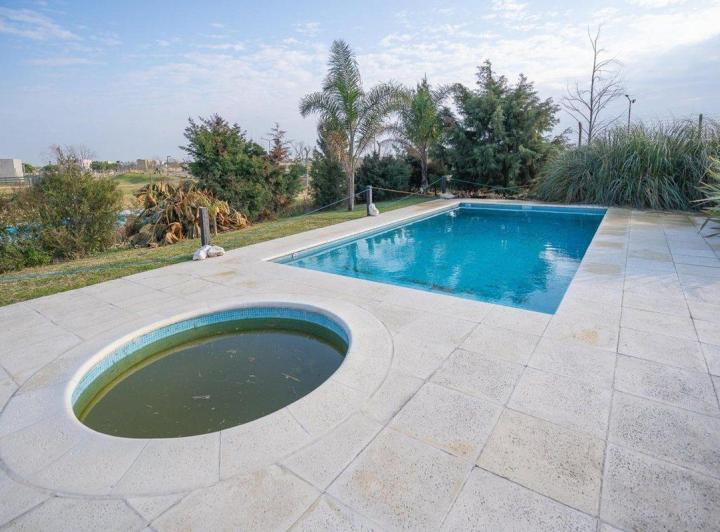 Casa · 180m² · 4 Ambientes · 2 Cocheras