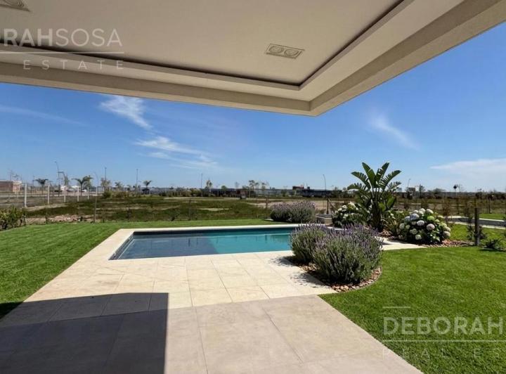 Casa · 166m² · 5 Ambientes · 2 Cocheras