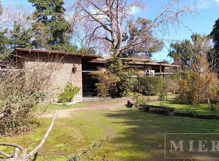 Casa · 200m² · 5 Ambientes · 2 Cocheras