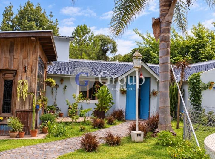 Casa · 210m² · 5 Ambientes · 1 Cochera