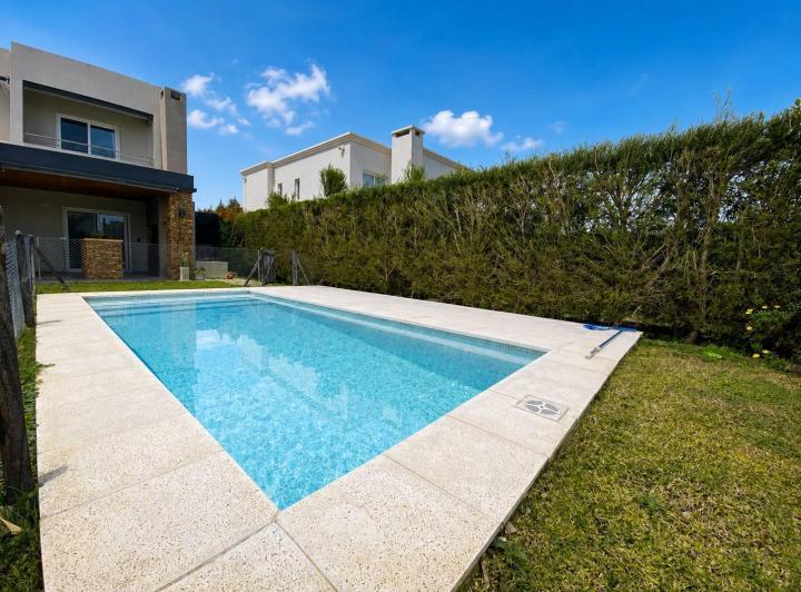 Casa · 210m² · 5 Ambientes · 6 Cocheras