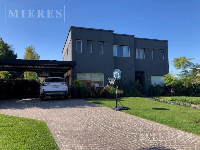 Casa · 178m² · 4 Ambientes · 2 Cocheras
