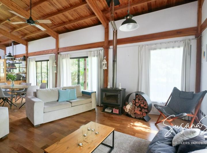 Casa · 252m² · 6 Ambientes · 2 Cocheras