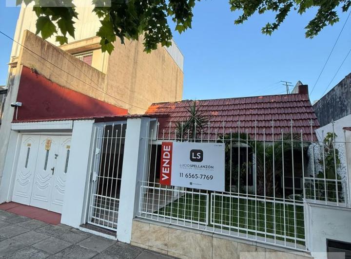 Casa · 200m² · 4 Ambientes · 1 Cochera