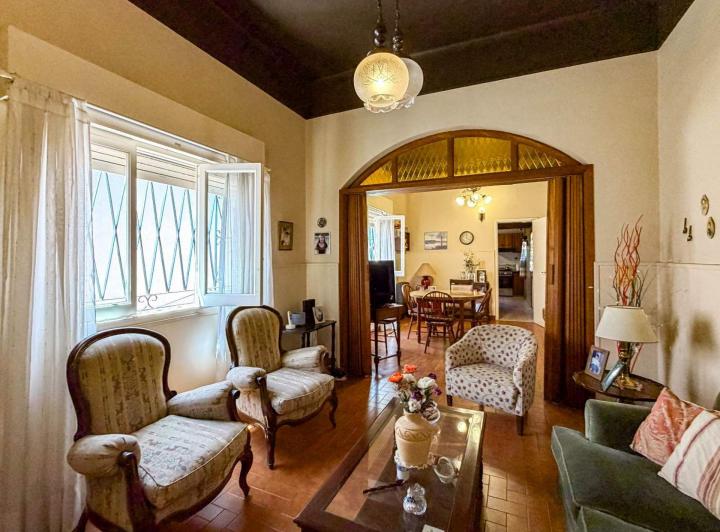 Casa · 112m² · 5 Ambientes · 1 Cochera