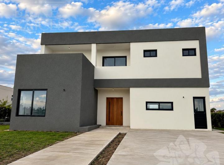 Casa · 207m² · 6 Ambientes · 4 Cocheras