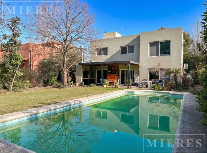 Casa · 181m² · 7 Ambientes · 5 Cocheras