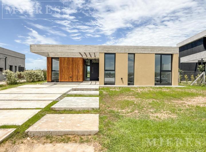 Casa · 200m² · 5 Ambientes