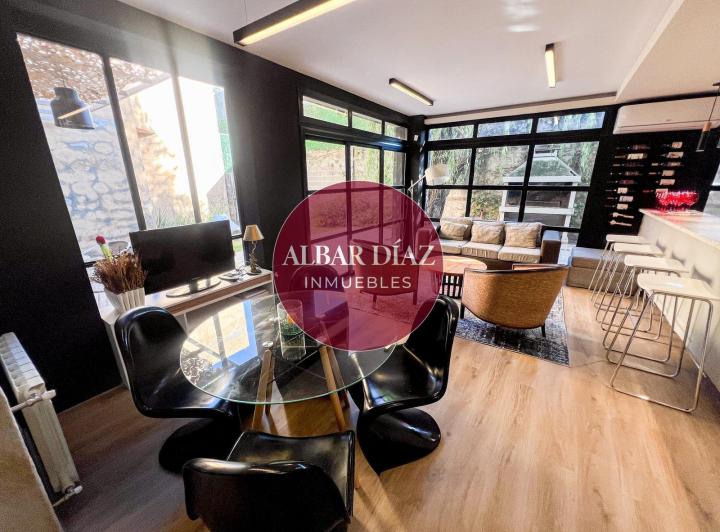 Casa · 190m² · 5 Ambientes · 2 Cocheras