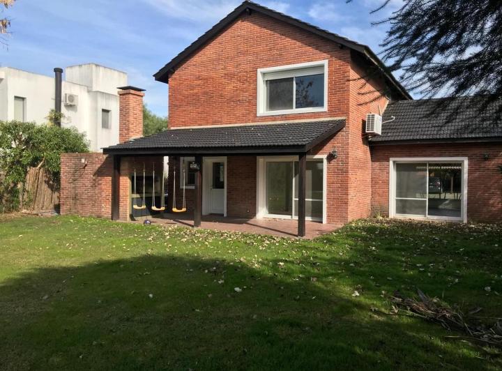 Casa · 220m² · 5 Ambientes