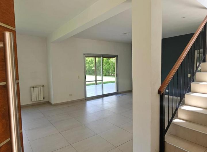 Casa · 280m² · 5 Ambientes · 7 Cocheras