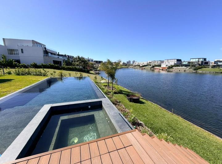 Casa · 432m² · 7 Ambientes