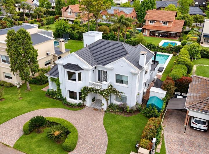 Casa · 350m² · 5 Ambientes