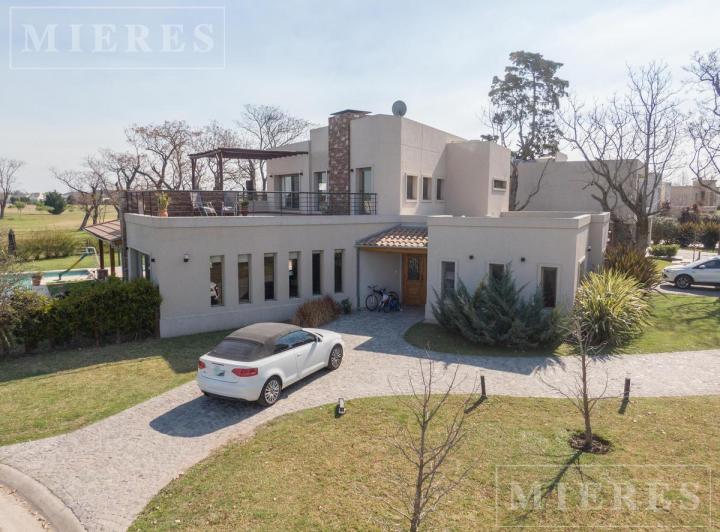 Casa · 269m² · 6 Ambientes · 2 Cocheras