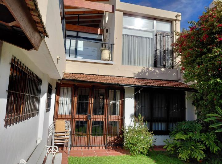 Casa · 267m² · 6 Ambientes · 1 Cochera