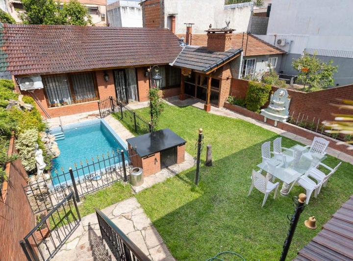 Casa · 156m² · 5 Ambientes · 2 Cocheras