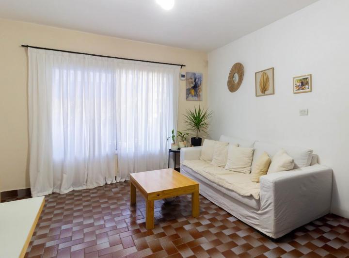 Casa · 180m² · 8 Ambientes