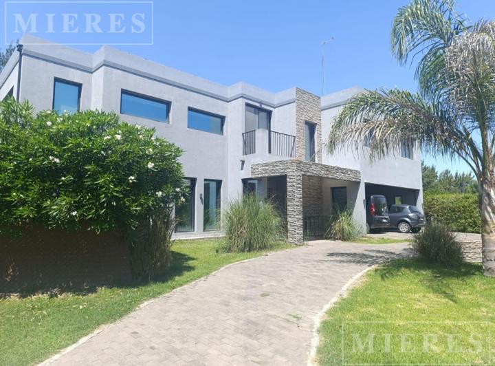 Casa · 297m² · 7 Ambientes