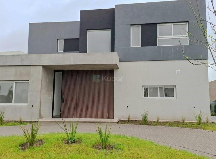 Casa · 207m² · 5 Ambientes