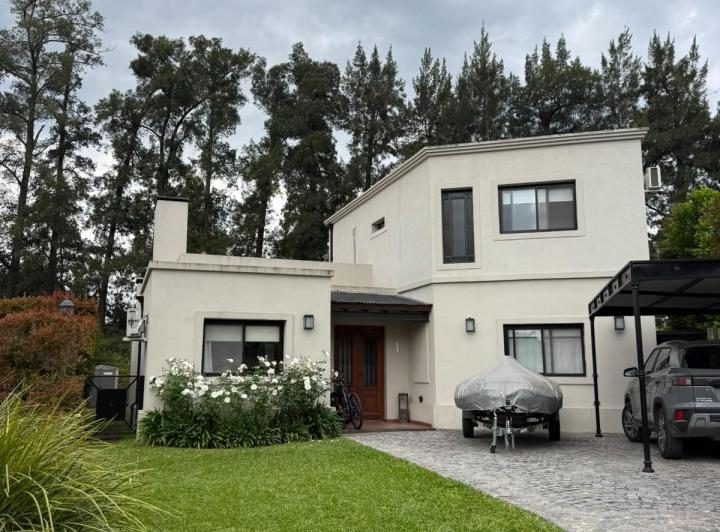 Casa · 183m² · 4 Ambientes · 2 Cocheras