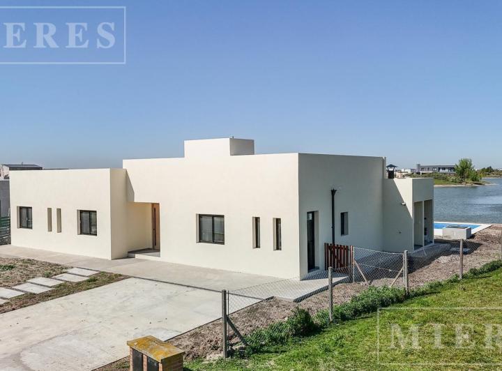Casa · 182m² · 6 Ambientes · 1 Cochera